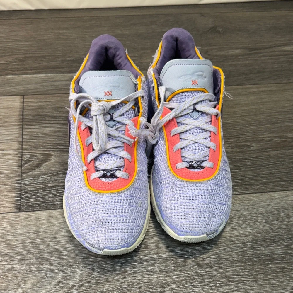 NIKE LeBron XX Purple and Gold” men’s size 8 (j208)